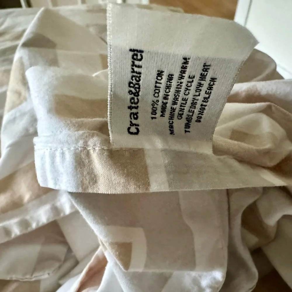 Crate & Barrel queen duvet set. Tan gray cotton